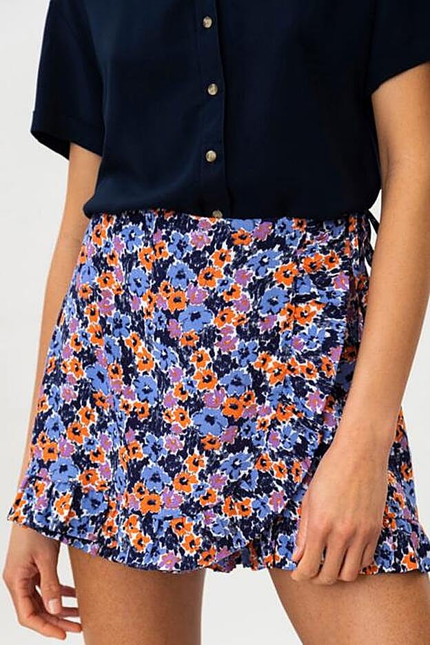 Esta skort cuenta con varios volantes que le dan movimiento y volumen