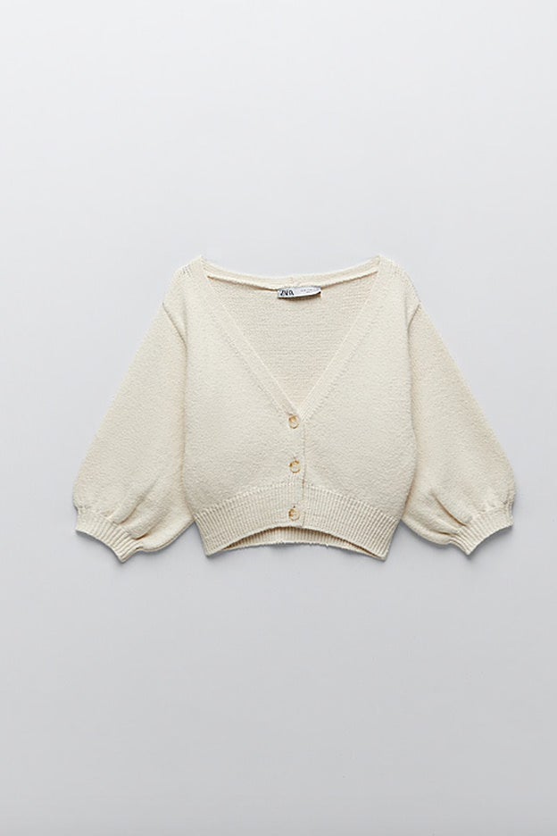 Cárdigan de manga corta y escote de pico recién llegado a Zara.