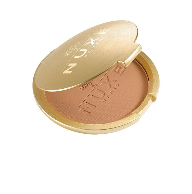 Nuxe Poudre éclat prodigieux: unos polvos compactos bronceadores de lujo que están rebajados en la farmacia online  de 28,80 euros a 25,05 euros . Ideal para realzar el moreno sin tomar el sol en todo tipo de pieles. Su fórmula contiene activos protectores y antioxidantes como la vitamina E o la ceramida para un efecto rejuvenecedor junto a los pigmentos correctores e iluminadores.