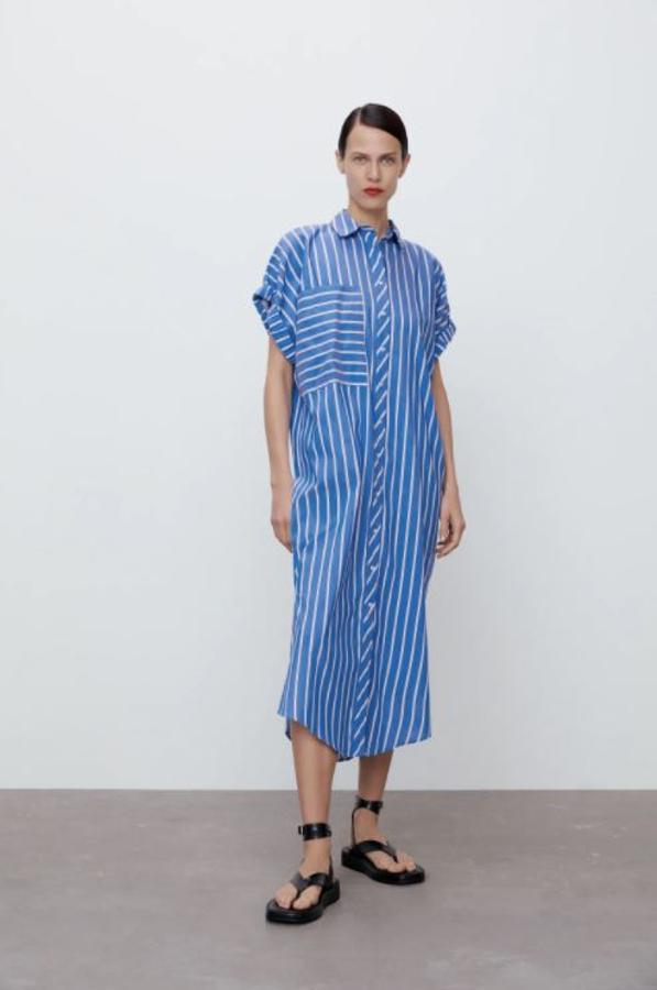Vestido camisero de rayas de Zara. Precio: 29,95 euros. Cuello solapa y manga corta acabada en vuelta con bolsillo delantero de plastrón.