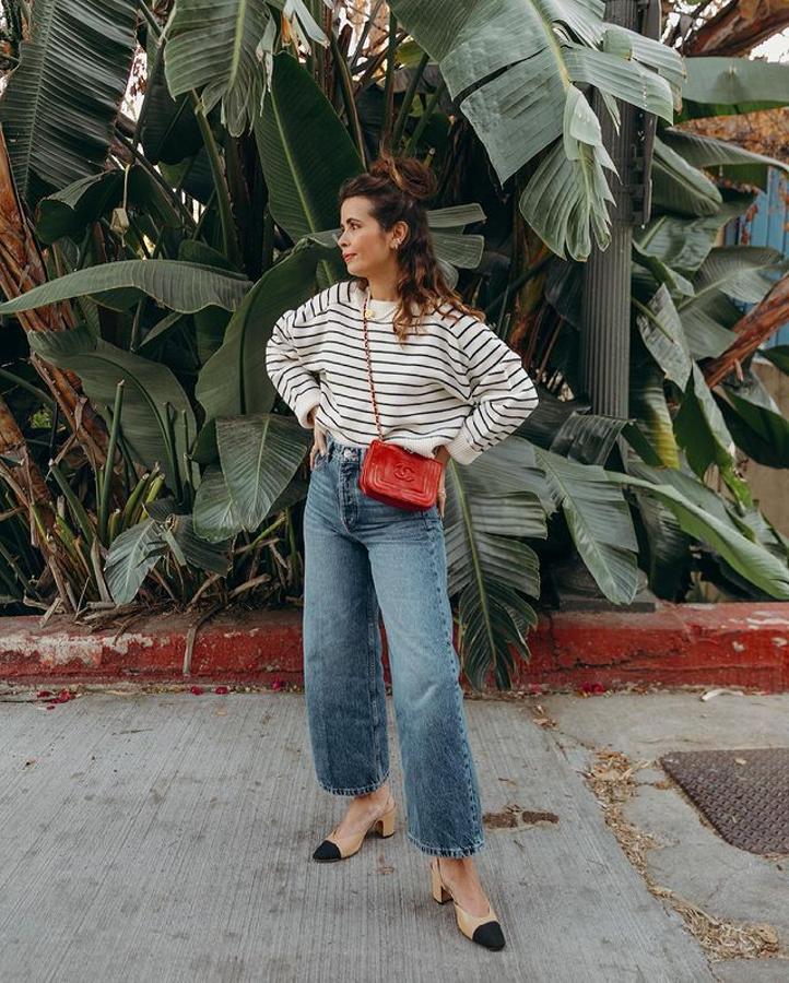 Jersey de rayas + vaqueros "wide leg" + zapatos destalonados