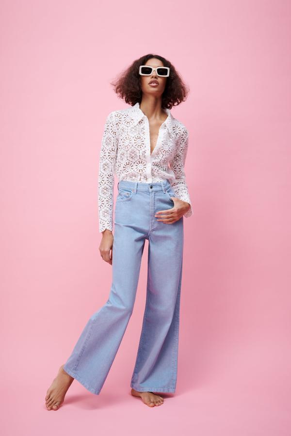 Vaqueros "wide leg" en azul lavanda de la colección de primavera de Zara (29,99 euros)
