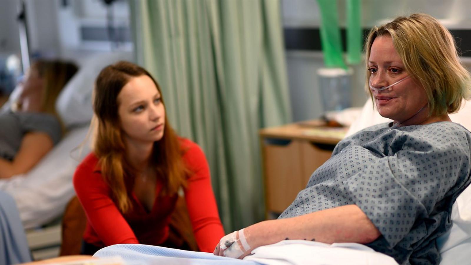 Traces. Miniserie. Filmin. 13 de abril.Mientras asiste a un curso forense online una joven asistente de laboratorio descubre que el caso de estudio supuestamente ficticio que tienen que llevar a cabo está relacionado con su pasado. Con la ayuda de dos de sus profesoras trabajará para llevar a un asesino ante la justicia.