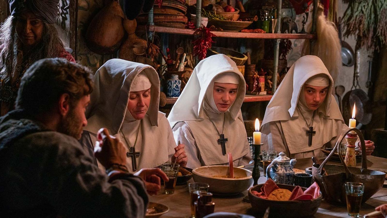 Black Narcissus. Miniserie. Disney +. 16 de abril.Basada en la novela homónima publicada en 1939, esta producción británica narra la historia de una monja enviada a establecer una rama de su orden con sus hermanas en el Himalaya, donde deberá luchar contra los sentimientos que le produce un veterano de la primera Guerra Mundial, el sr. Dean.