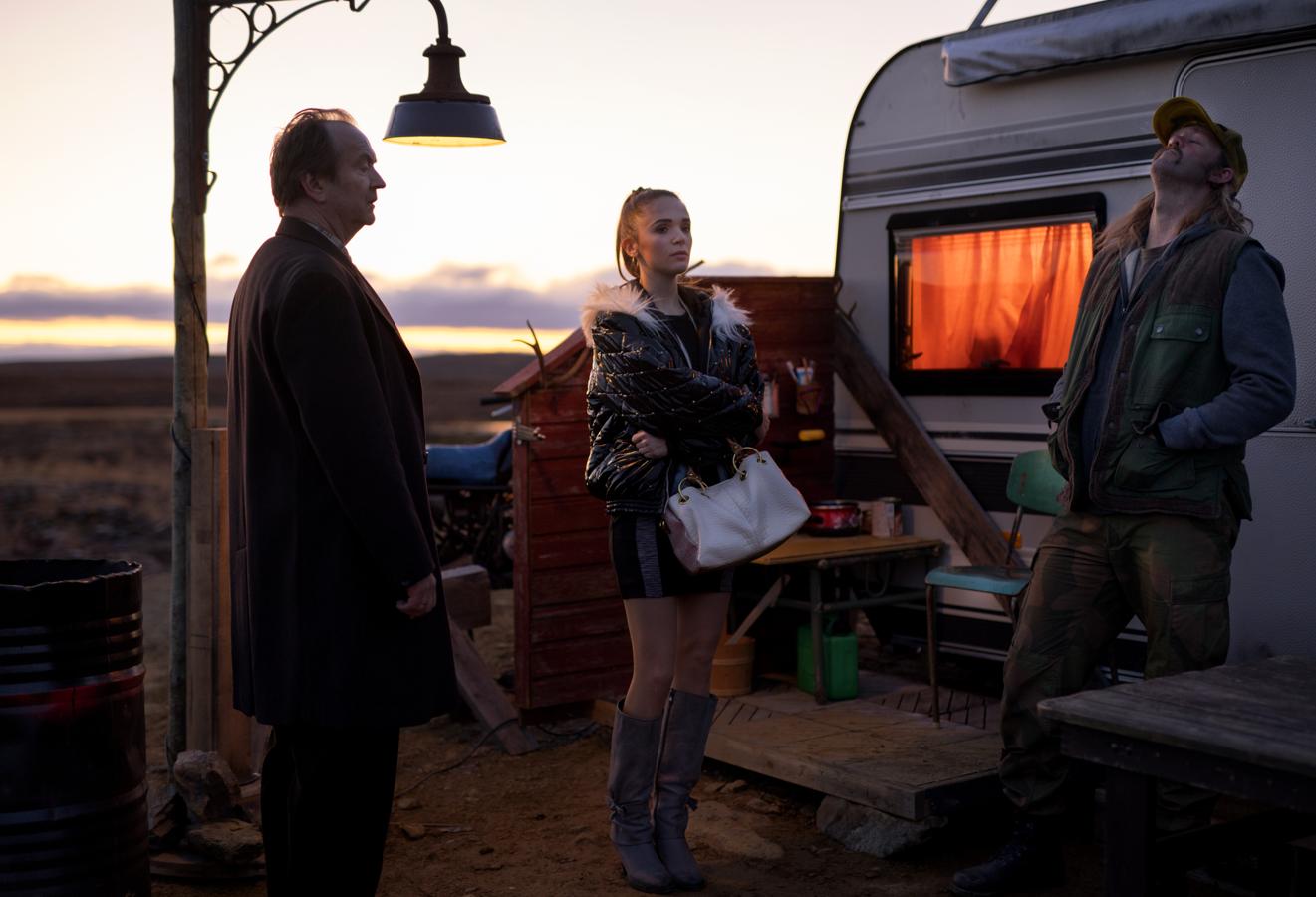 Bienvenidos a Utmark. Miniserie. HBO. 18 de abril.Ambientada en un rincón apartado del norte del norte de Noruega, esta producción se centra en una nueva y optimista maestra que llega al pueblo y no tarda en comprobar que la única persona que se comporta de forma madura es una niña de 12 años.