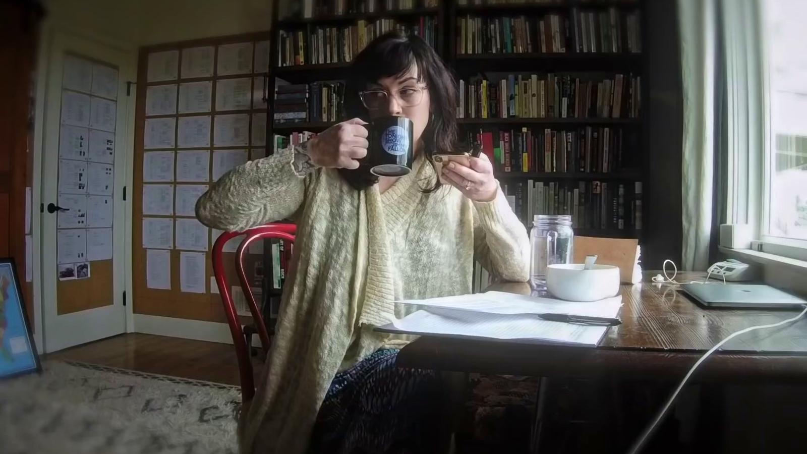 Confronting a Serial Killer. Miniserie. Starzplay. 18 de abril.La periodista y escritora Jillian Lauren es la verdadera protagonista de esta producción documental de cinco episodios que cuenta la inédita historia del asesino en serie más sangriento de Estados Unidos. Lauren será la encargada de identificar a las víctimas que durante décadas han sido ignoradas por las autoridades y que permitieron que Little evitase la justicia. Un documental que arroja luz sobre los problemas sistémicos del sistema judicial y cuenta una escalofriante historia cargada de valentía y ganas de reivindicar a las víctimas.