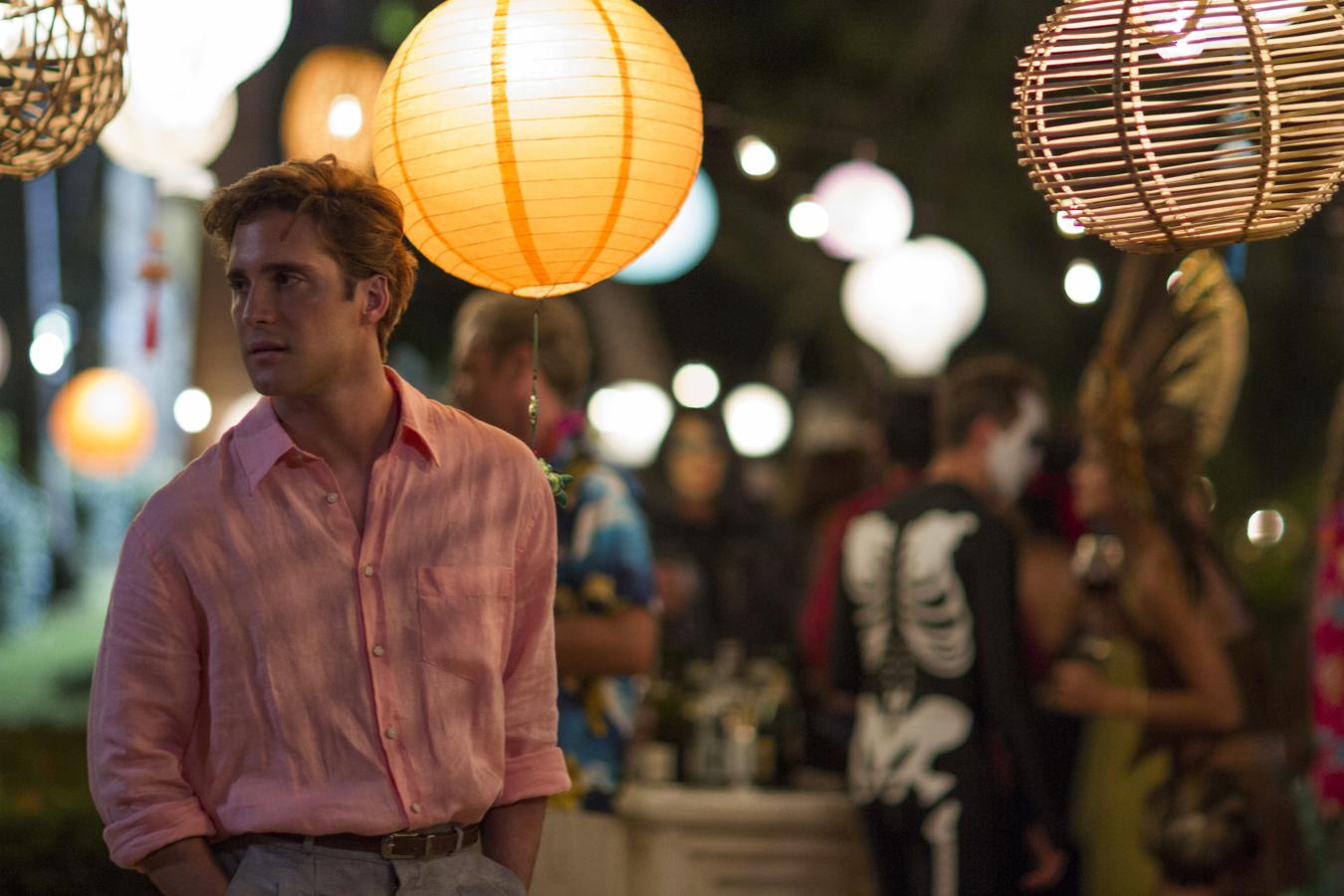 Luis Miguel. Temporada 2. Netflix. 18 de abril.Tres años después de convertirse en uno de los vicios televisivos del momento la biografía serializada de Luis Miguel regresa para seguir contando la tumultuosa vida del cantante mexicano más conocido. En esta ocasión será narrada en dos líneas de tiempo y la trama explorará las dificultades que atravesó el solista para equilibrar su vida familiar y la profesional.