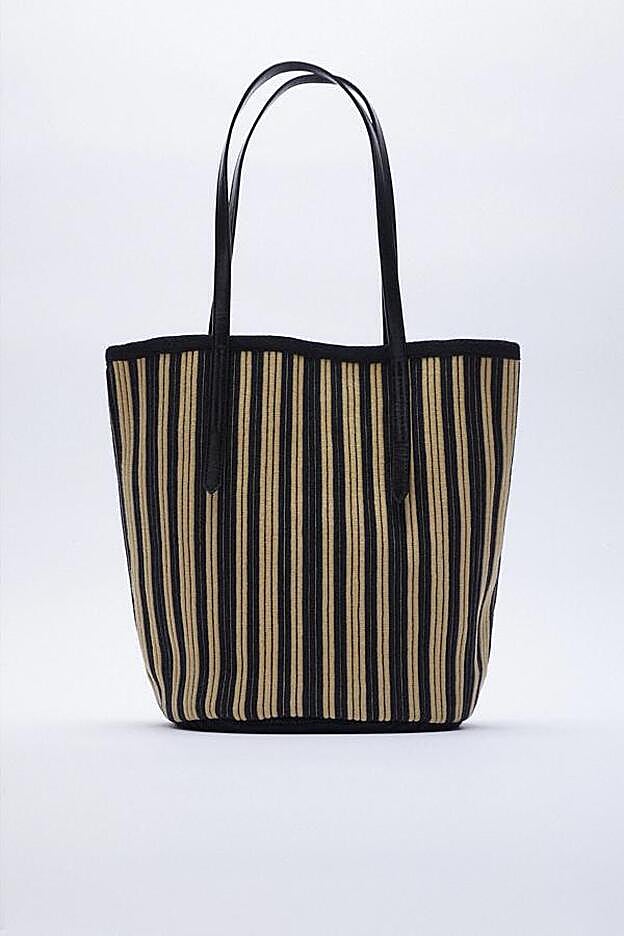 Si buscas hacerte con los bolsos más originales de la primavera, Zara tiene los 13 flechazos más bonitos, baratos y combinables