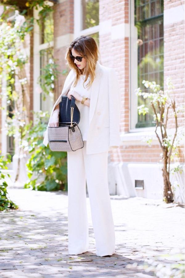 En total look white con bolso estampado (Fash n chips)