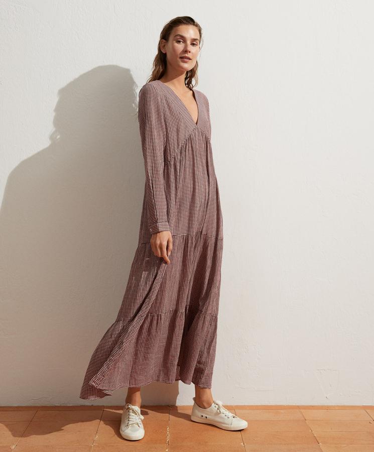 Vestido midi en blanco y burdeos de Oysho (35,99 euros)