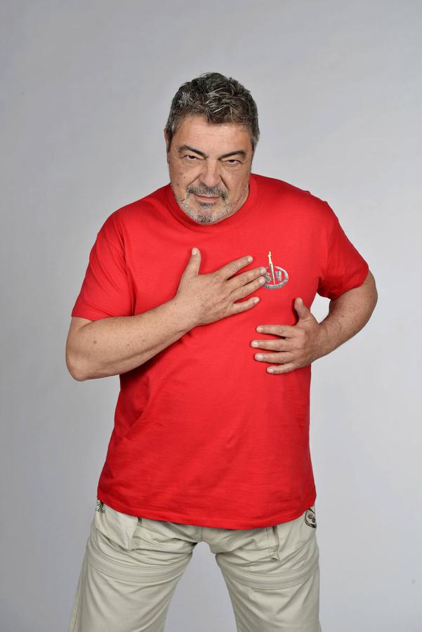 El bailaor Antonio Canales es el primer concursante confirmado de ‘Supervivientes 2021’. El artista ha sido uno de los grandes referentes de la danza y el flamenco: ganó numerosos premios entre los 80 y los 90, tenía su propia compañía y era conocido en todo el mundo.En varias ocasiones también ha estado en el centro de la polémica. Hubo un momento en su vida en que las drogas eran algo habitual en su día a día y acabó hundido y perdiendo a su mujer y el amor por su trabajo.