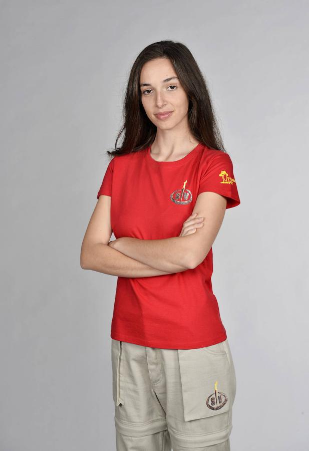 Hija de Lucía Dominguín, nieta de Lucía Bosé y sobrina de Miguel Bosé, Palito es una de las más desconocidas de su familia.Se crio en el campo extremeño y a los 16 años se marchó a Londres para estudiar Bellas Artes. Se define como artista y también es una apasionada de la moda. Debutó en 2016 de la mano de Francis Montesinos y ha desfilado para Ángel Schlesser o Ágaha Ruiz de la Prada, entre otros.