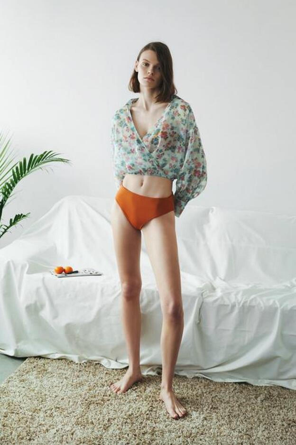 Pincha en la imagen para descubrir las blusas y camisas blancas de la nueva colección de Lefties imprescindibles para esta primavera.