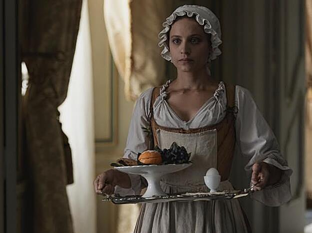 Michelle Jenner en el papel de Clara Belmonte.