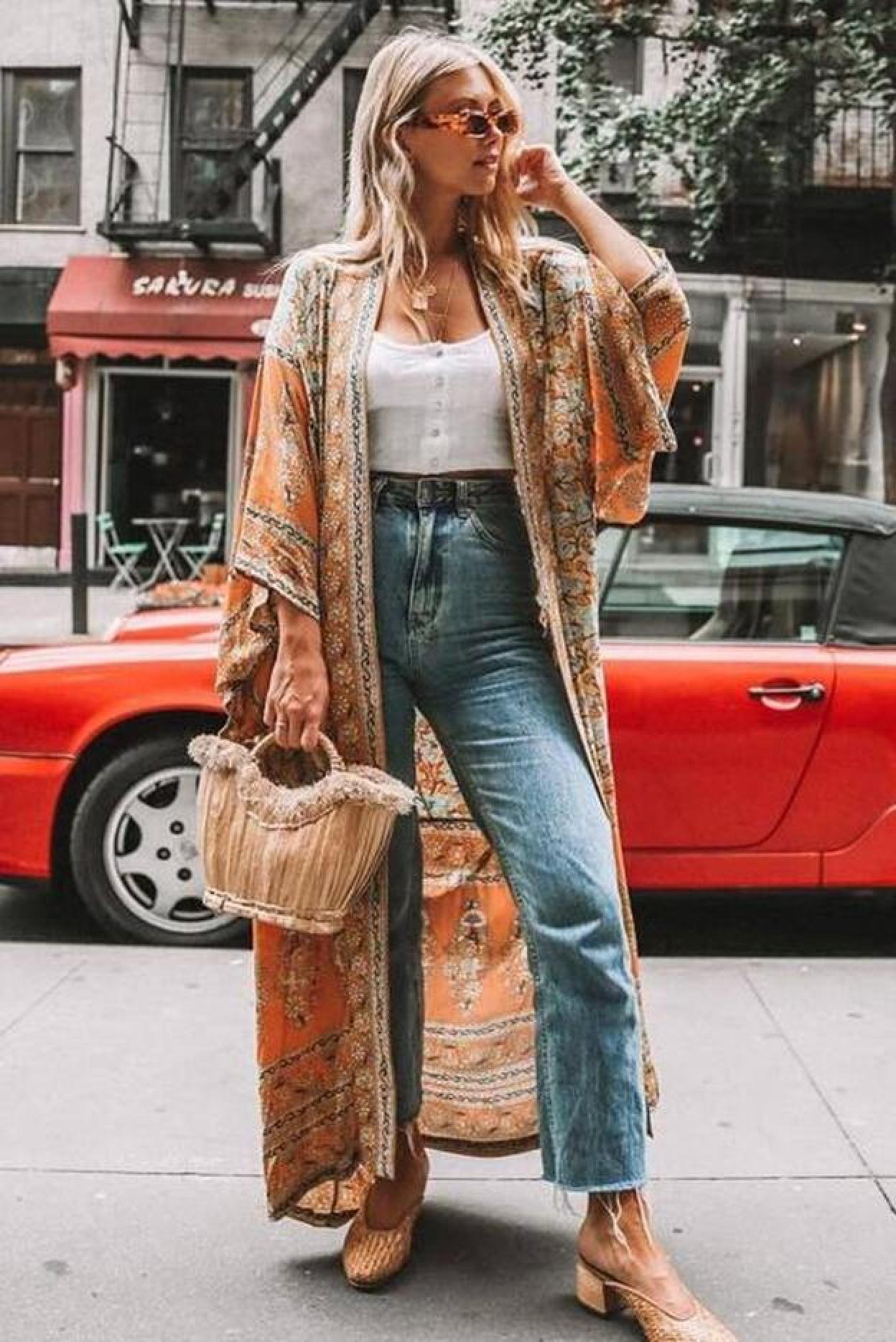 Pincha en la imagen para descubrir siete bolsos que se salen de los materiales tendencia de la primavera pero vas a combinar con todos tus looks.