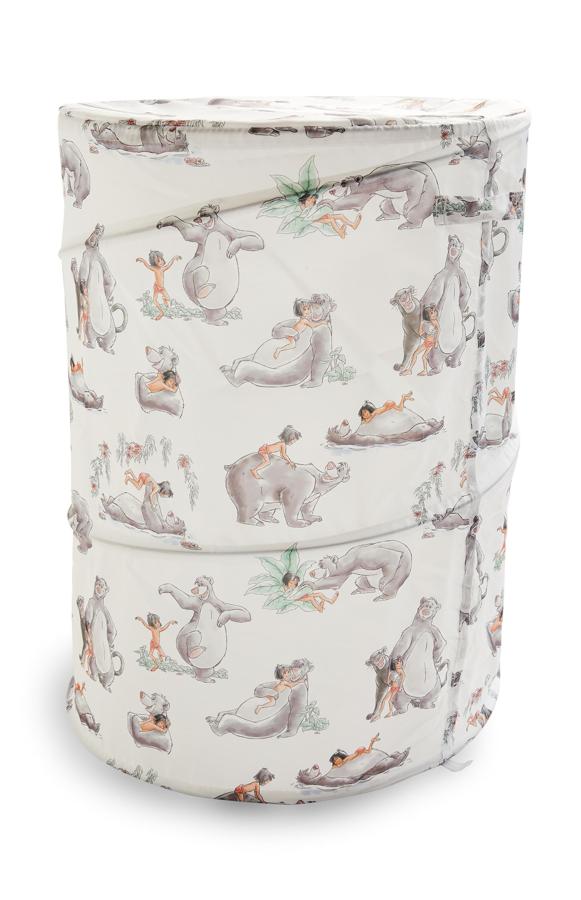 Con estampado infantil de El libro de la Selva, este cesto plegable de color marfil tiene un precio de 5,50 euros.