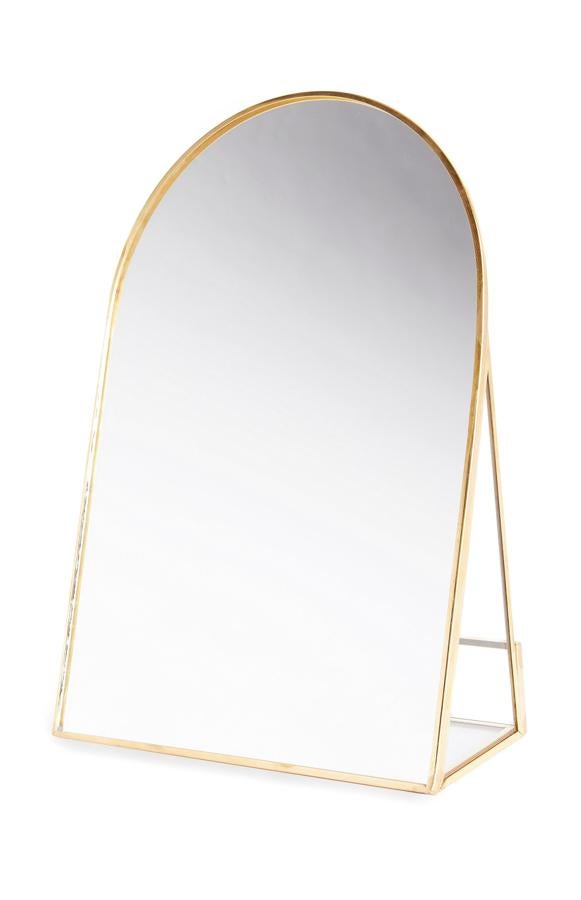 Este espejo pequeño con forma de arco en dorado tiene un precio de 7 euros.