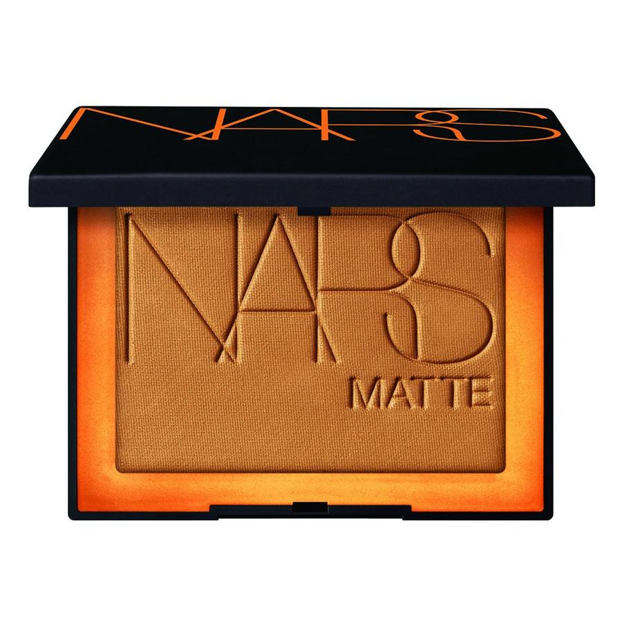 Polvos bronceadores mate en tono Laguna (38€).