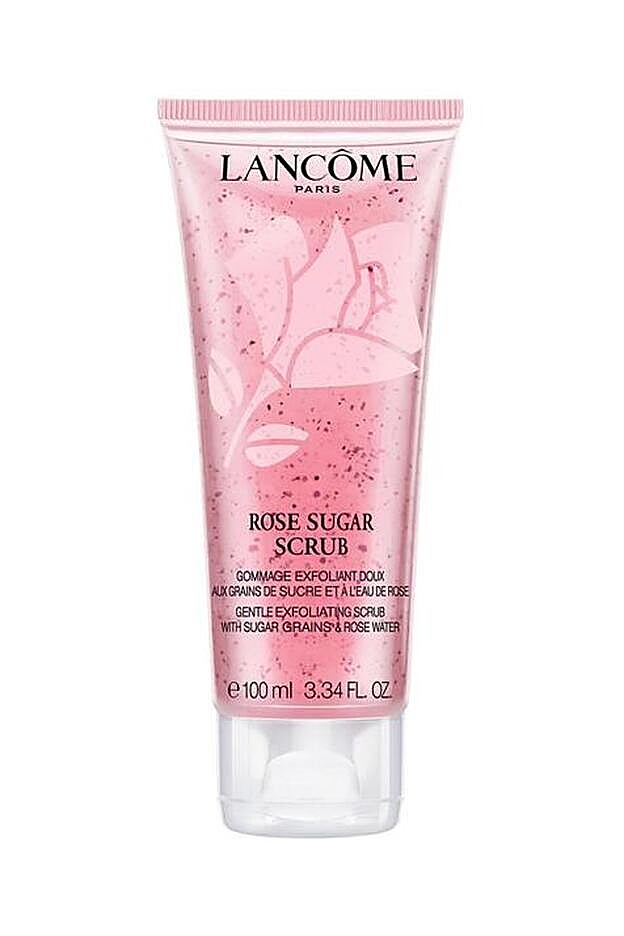 Exfoliante Rose Sugar Scrub de Lancôme con granos de azúcar y agua de rosas apto para todo tipo de pieles. La piel se alisa y se ilumina al instante y queda libre de cualquier tipo de impureza. (22,89 euros en Primor).