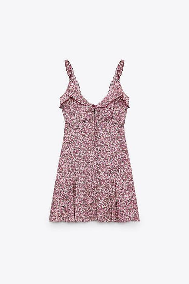 Vestido corto con volantes y lazada de la colección de primavera verano de Zara (25,99 euros)