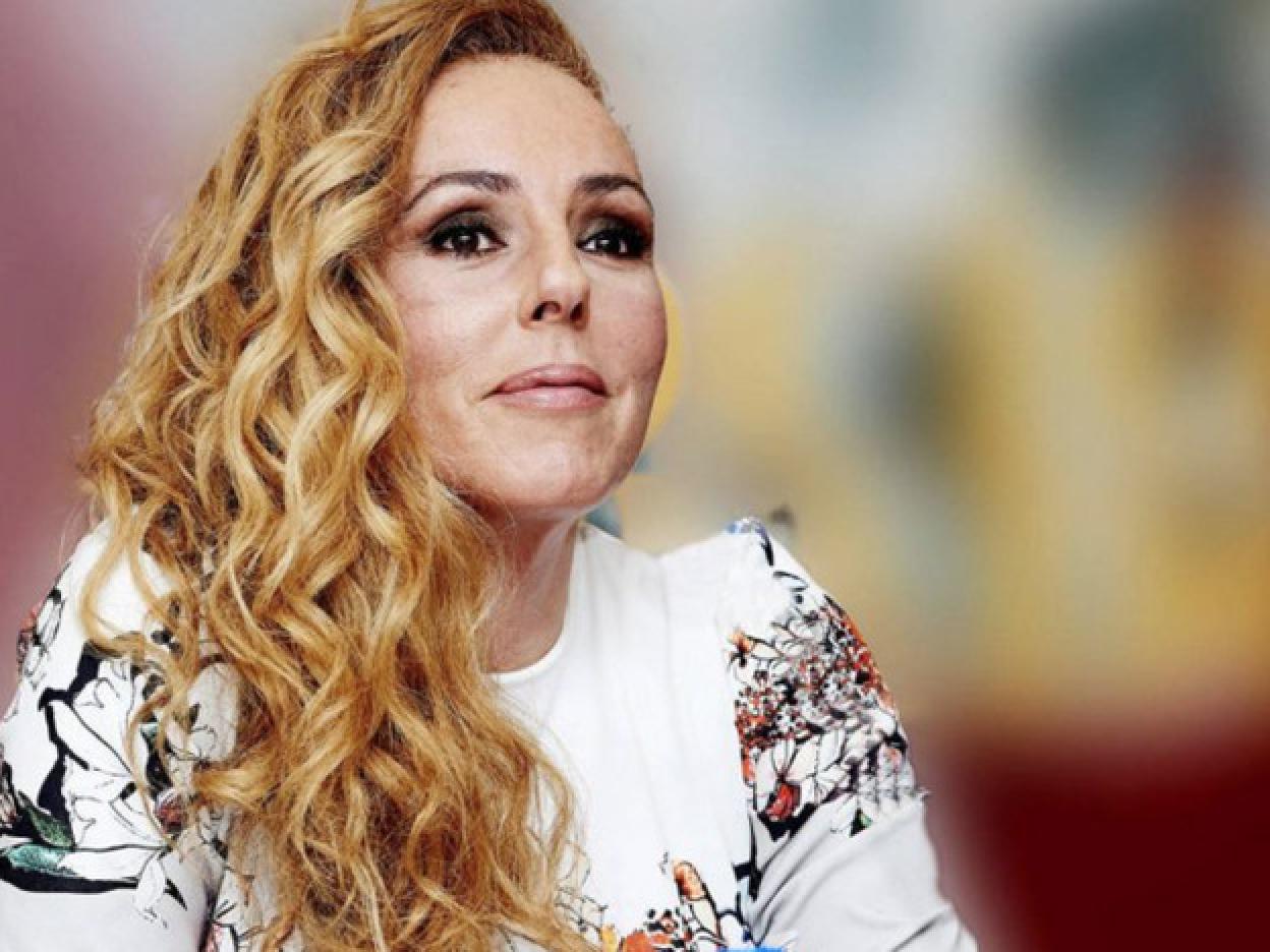 Pincha en la foto para ver la trágica vida de Rocío Carrasco en imágenes: la muerte de su madre, la pérdida de sus hijos, las mentiras y el sufrimiento en silencio que han dejado sin palabras a media España.