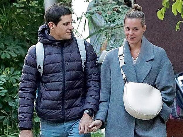 Fue la revista Hola la que a finales de 2020 nos ofreció la fotografía en la que pudimos ver a la pareja paseando cogidos de la mano