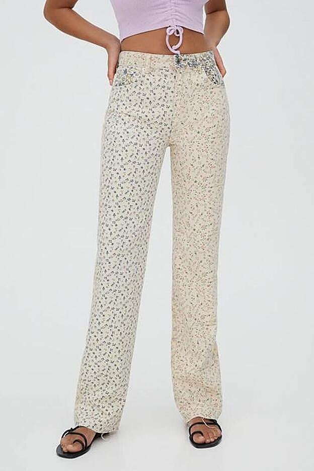 De corte recto y con bolsillos, este pantalón sin costura en el bajo sienta de maravilla.