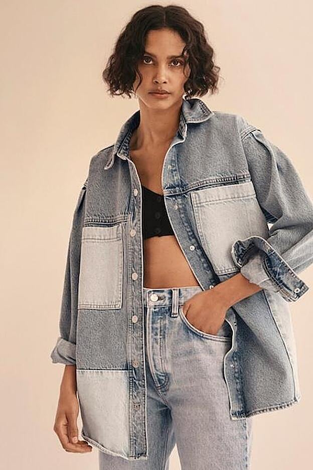 Camisa vaquera con estampado "patchwork" de Mango (39,99 euros)