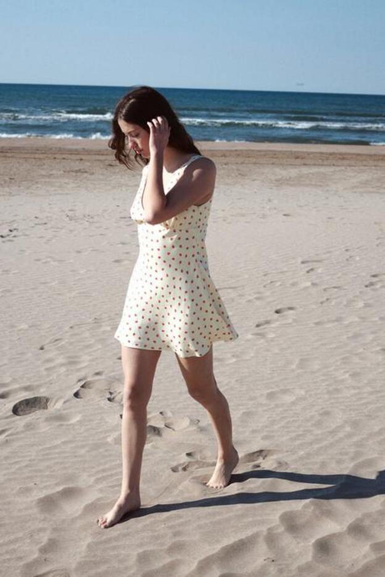 Pincha en la imagen para descubrir los vestidos de rayas camiseros perfectos para sumarte a la tendencia navy.