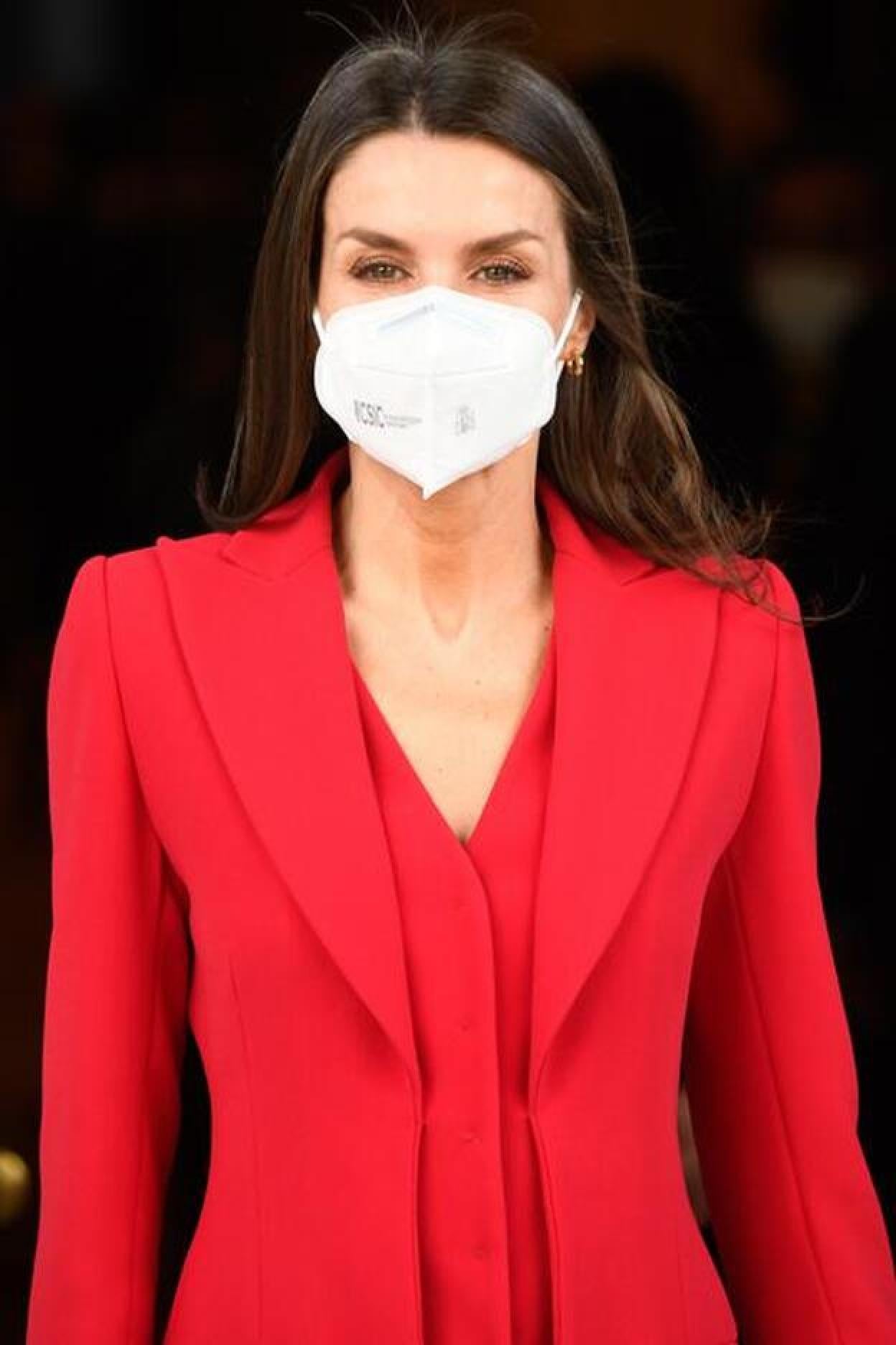 Pincha en la imagen para descubrir los errores de maquillaje de la Reina Letizia que jamás olvidaremos: exceso de colorete, dientes manchados de pintalabios...