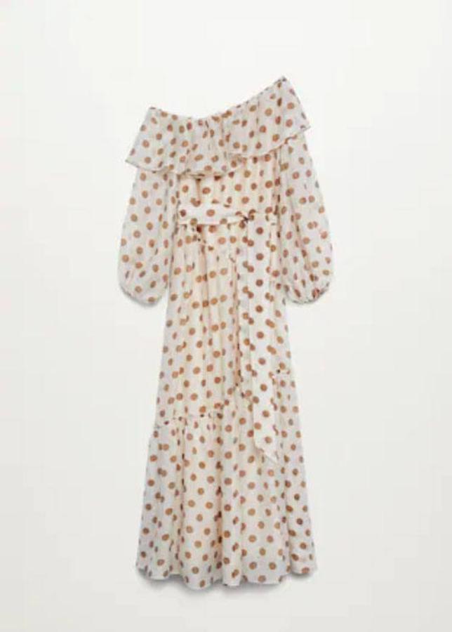 Mango tiene un vestido en crudo cuyo estampado de lunares y diseño evasé hacen perfecto para la ocasión. Tiene los puños elásticos y un cinturón ajustable para que puedas ceñírtelo a la cintura. Su precio es de 59,99 €.