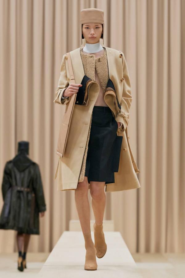 Desfile o/i 2021-22 de Burberry.