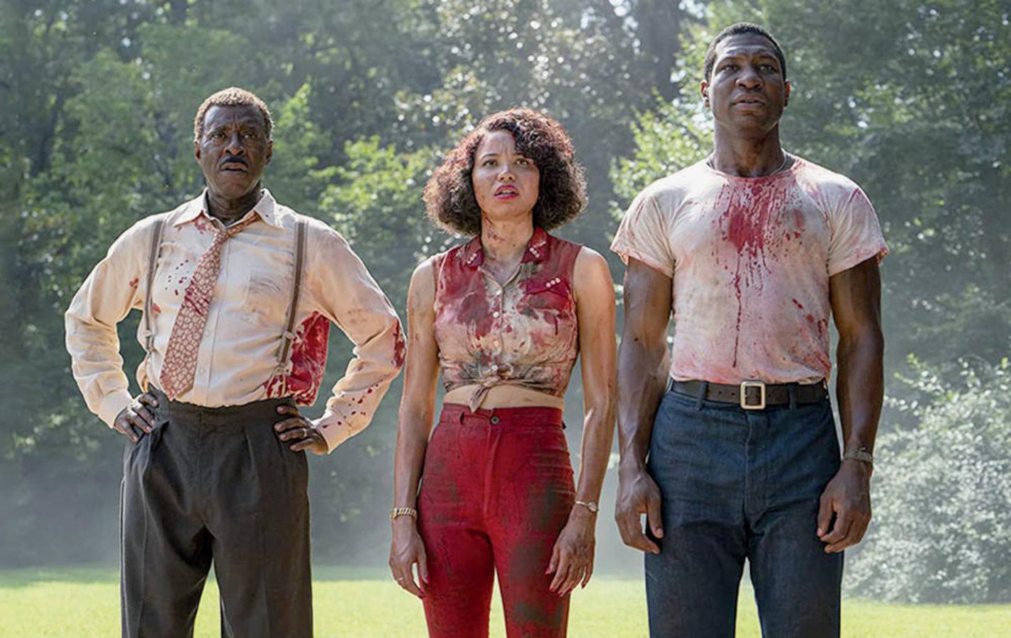 Territorio Lovecraft Ambientada en los años 50, esta serie de HBO que se basa en la novela homónima de Matt Ruff es una sorprendente producción que combina el terror y lo sobrenatural con el drama y el thriller para narrar la aventura de Atticus Black y Letitia en busca del padre desaparecido de él. Un viaje en el que el deberán sobreponerse a diversos monstruos, fantásticos y reales como el racismo, para descubrir un misterio que cambiará sus vidas. Emotiva y apasionante, está compuesta por diez episodios que tienen la valentía de reflejar una historia tan necesaria como incómoda.