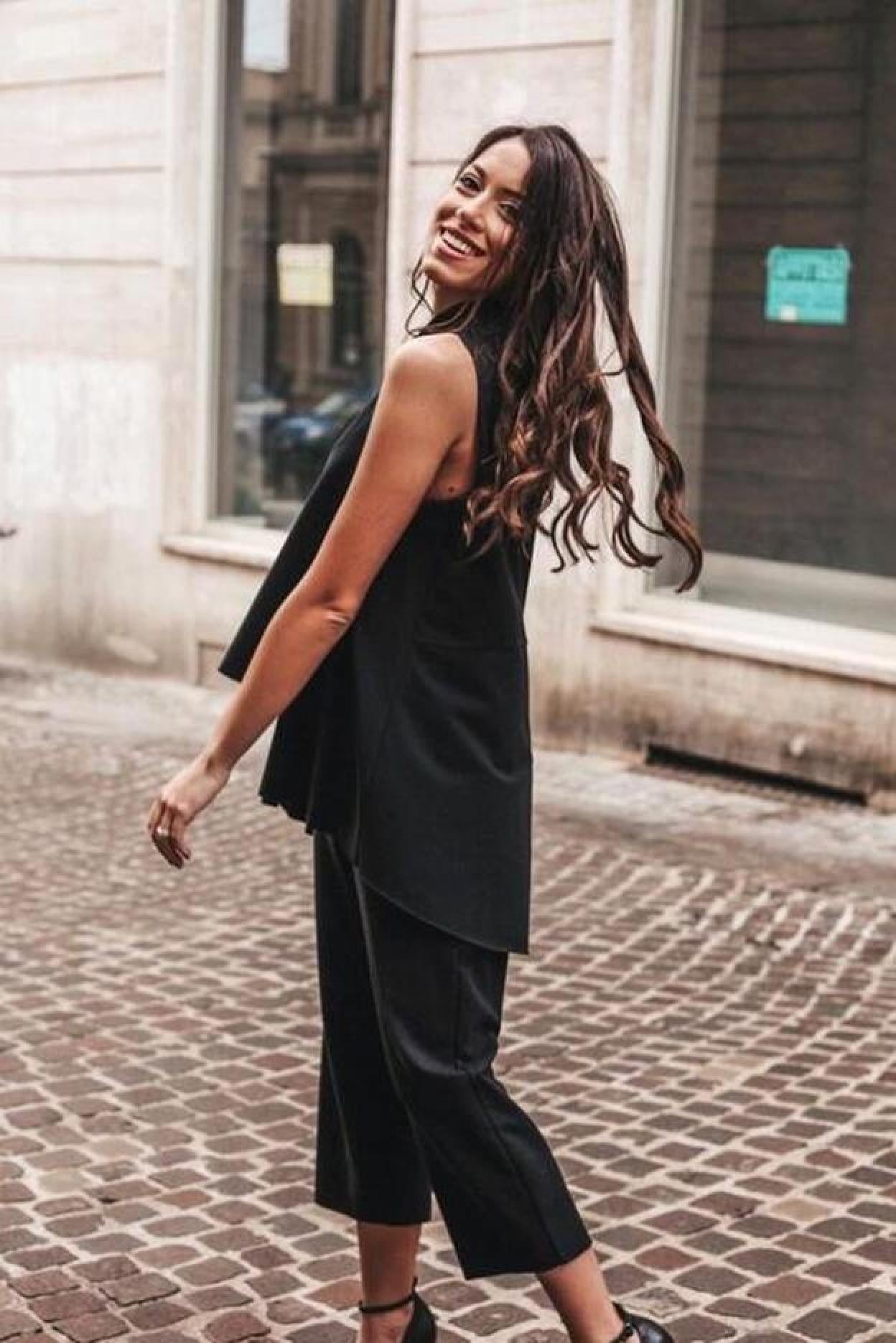 Pincha en la imagen para descubrir diez pantalones beige que vas a combinar con todo y no pueden faltar en tu armario esta primavera.