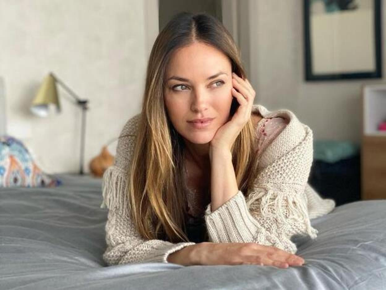 Haz click en la imagen para descubrir las cremas y cosméticos de farmacia más baratos que utilizan las famosas para restar años a su rostro.