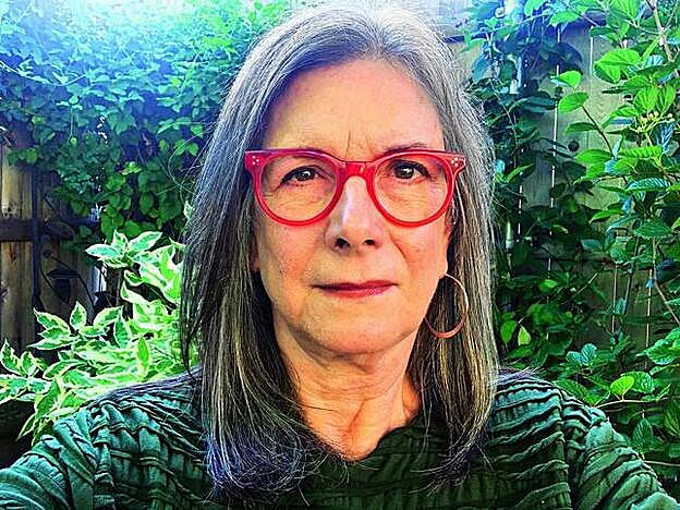 Linda Scott asegura que la igualdad de trato económico de las mujeres pondría fin a algunos de los males más costosos que existen.