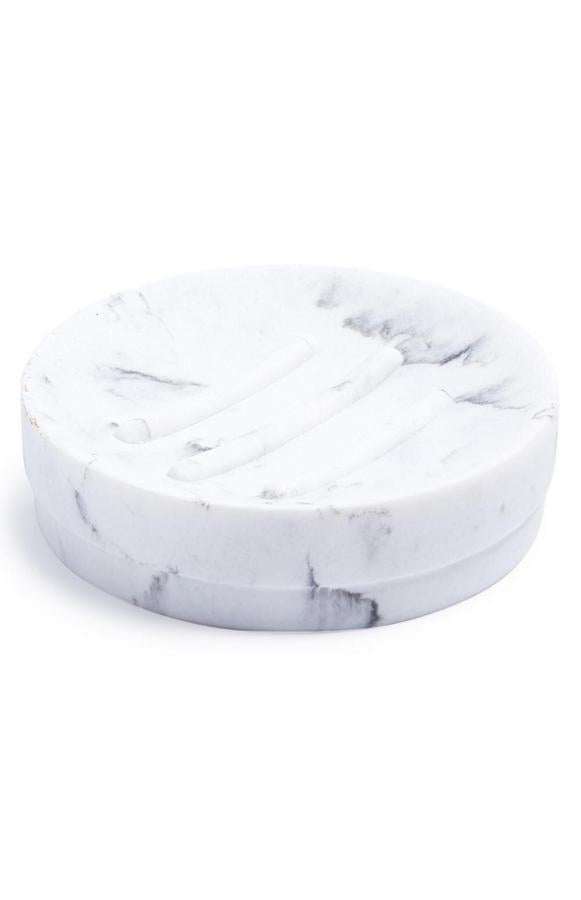 Con efecto mármol en tono gris, esta jabonera circular tiene un precio de 4 euros.