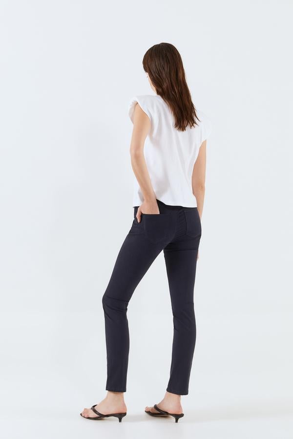 Estos vaqueros skinny que hacen tipazo, rebajados a 10.99 euros en Sfera.