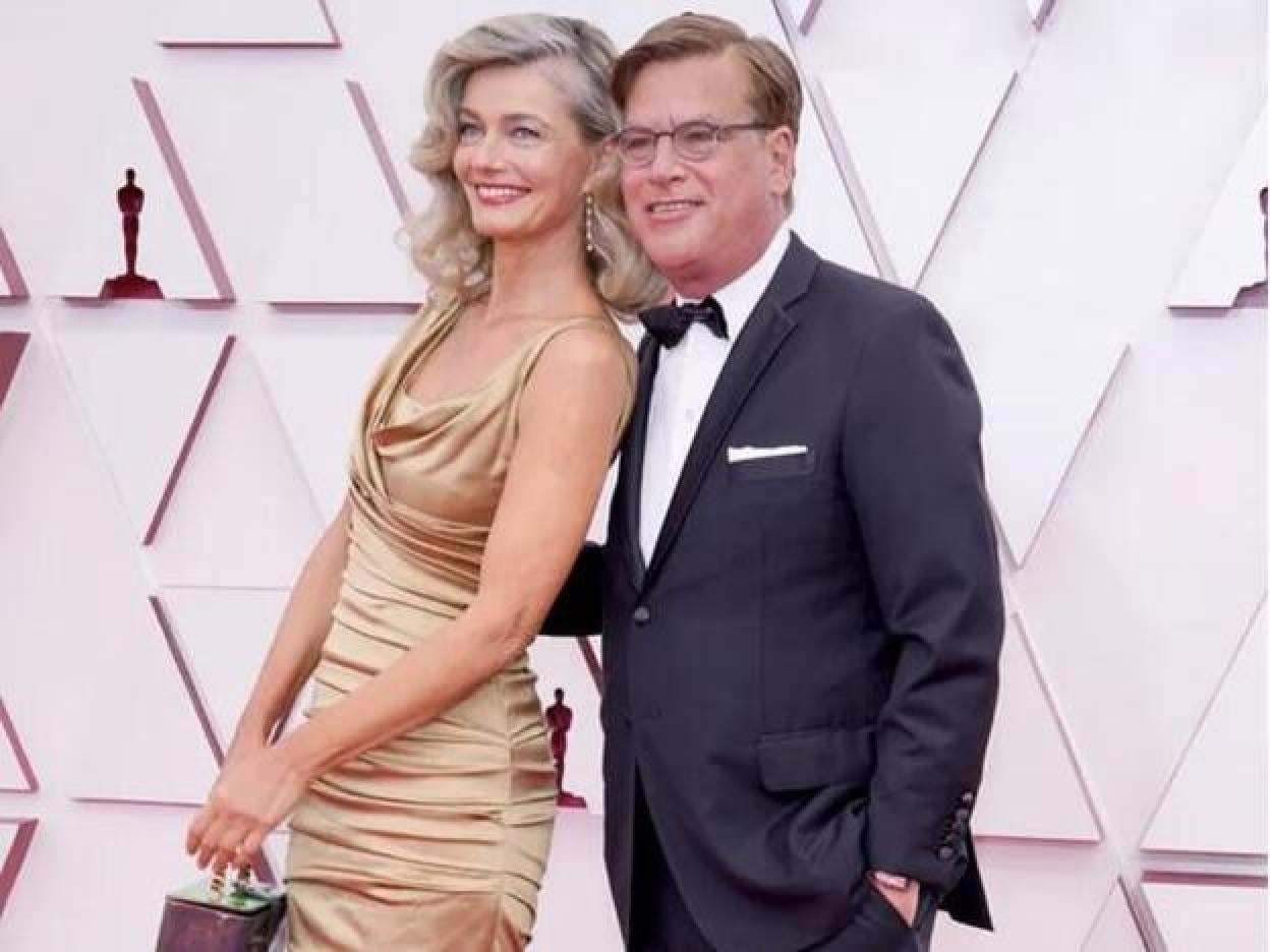 El cotilleo de los Oscar 2021: Aaron Sorkin hace oficial su noviazgo en la alfombra roja con Paulina Porizkova (la top model de los 80 que fue desheredada por su marido)