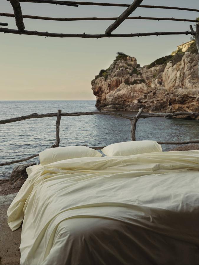 La funda nórdica de algodón percal, disponible en tres colores, cuesta 49.99 eruos en Mango.