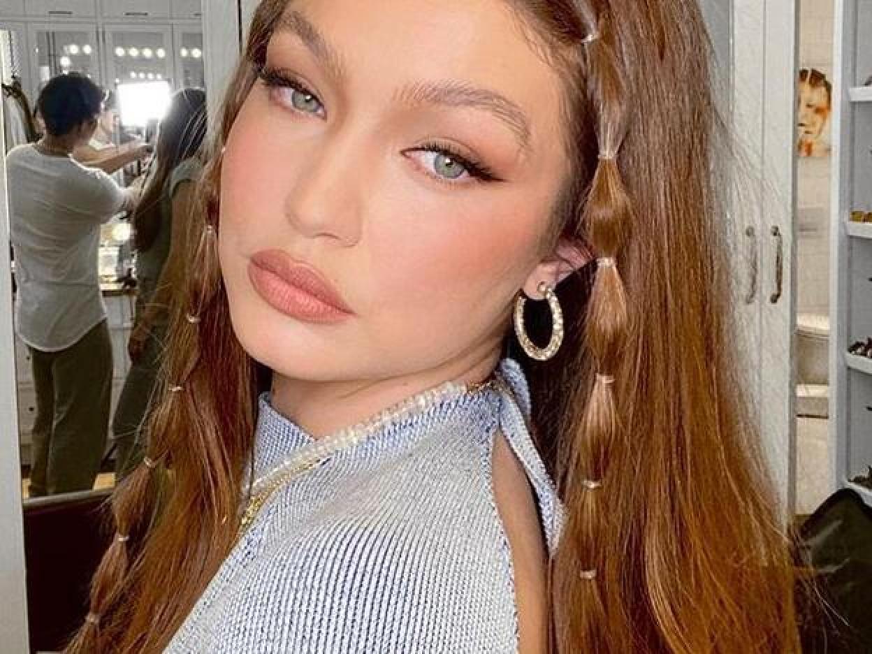 Pincha en la imagen para descubrir todos los peinados de las famosas en los 90 que ahora rejuvenecen y que nos hacen soñar con nuestra infancia.