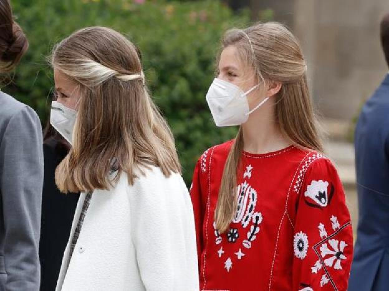 De la melena XXL con flequillo a las ondas al agua: Pincha en la imagen para ver todos los peinados rejuvenecedores de Carlota Casiraghi que son pura inspiración.