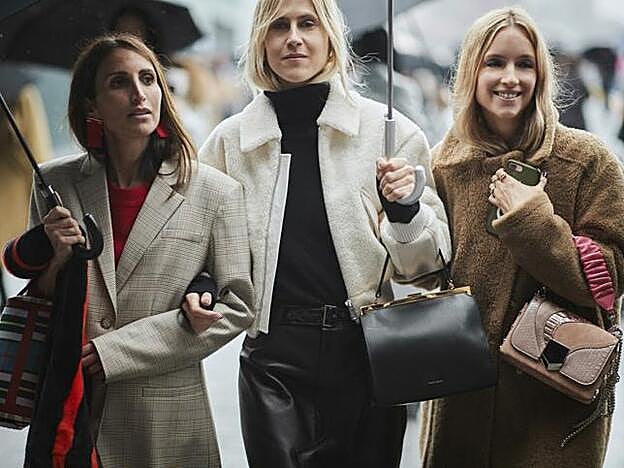 Sobrevive a los días de lluvia inesperados con las botas de agua de Decathlon que puedes comprar por 10 euros y que combinan con todo