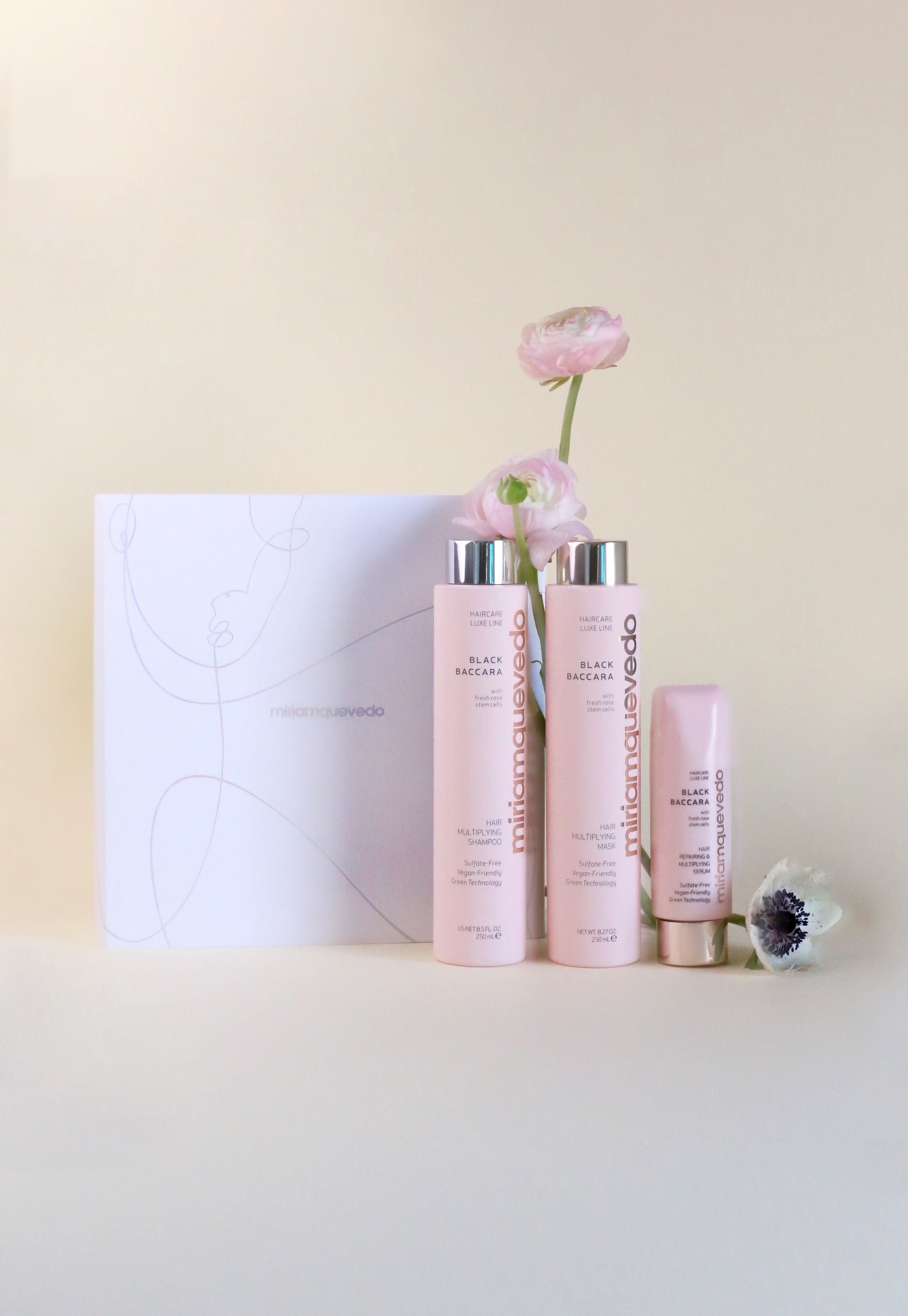 El Coffret en edición limitada de Miriam Quevedo (80 euros) que incluye la mascarilla Black Baccara Hair Multiplying Mask, el sérum Black Baccara Hair Repairing & Multiplying Serum.