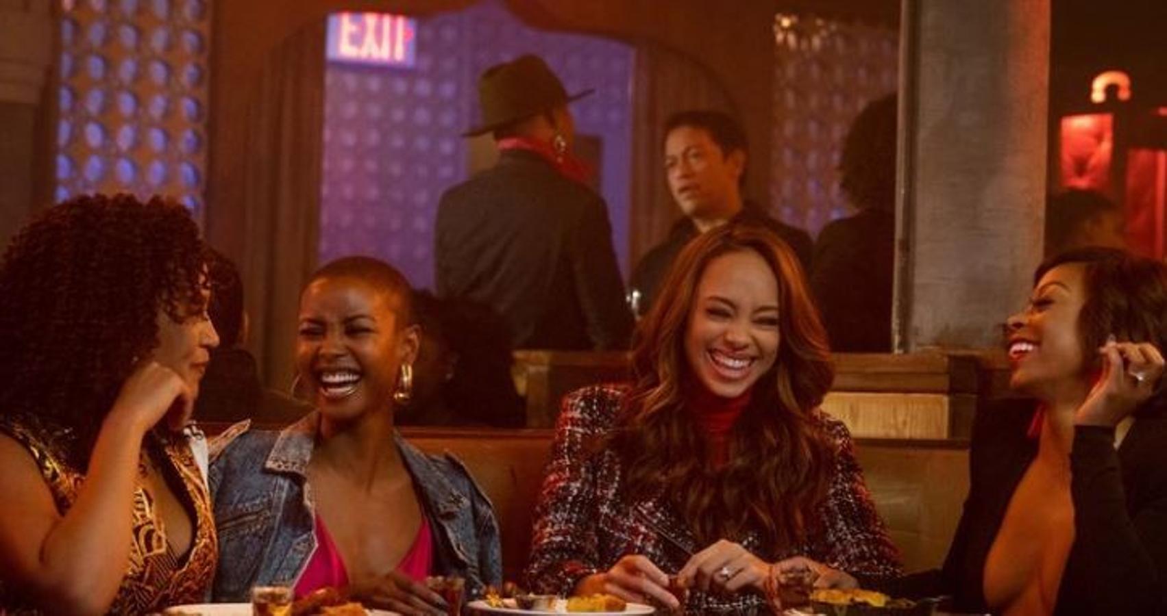 Run the World. Temporada 1. Starzplay. 16 de mayo. Ambientada en Harlem, esta comedia sigue a un grupo de inteligentes, divertidas y entusiastas mujeres negras en la treintena que viven, trabajan y se divierten en Harlem. Mientras se esfuerzan por dominar el mundo, cada una de ellas atraviesa por altibajos en su carrera, por ligues y desamores que las llevan a evaluar quiénes son y hacia dónde van. En el reparto encontramos a Amber Stevens West, Andrea Bordeaux y Bresha Webb entre otros.