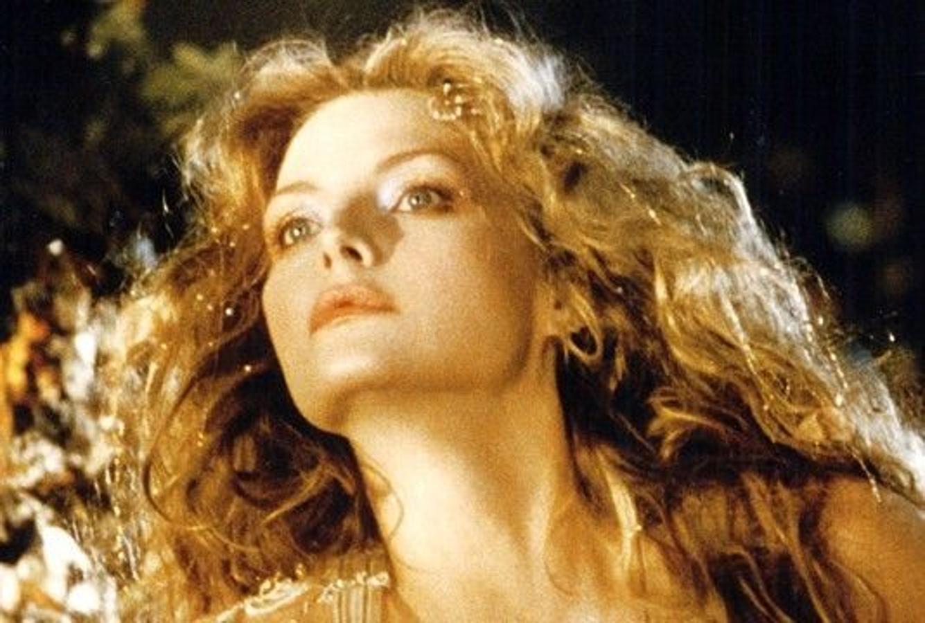 Inolvidable y tremendamente bella en Sueño de una noche de verano (1999), dando vida a Titania.