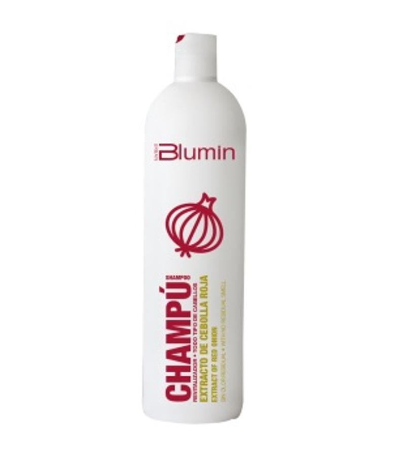 El Champú de Cebolla Roja de Blumin Urban (7,90 euros) está recomendado para cabellos desvitalizados con tendencia grasa. Los aceites que incorpora destacan por su alta eficacia y su capacidad purificante, antiséptica, antioxidante, antiirritante y estimulante del crecimiento.