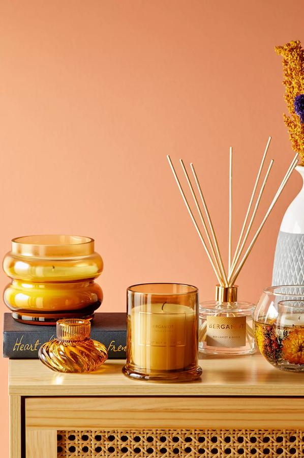 Las diferetes velas aromáticas de Primark Home cuestan 6 euros, y el difusor de perfume de 100ml., 4 euros.