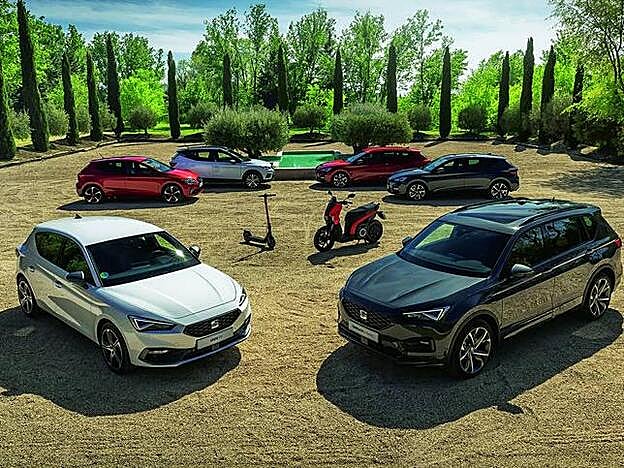 Seat Además de sus vehículos mild hybrid, enchufables y GNC, con su marca Seat Mó ofrece motosharing con su patinete eKickScooter 65 y la moto eScooter 125.