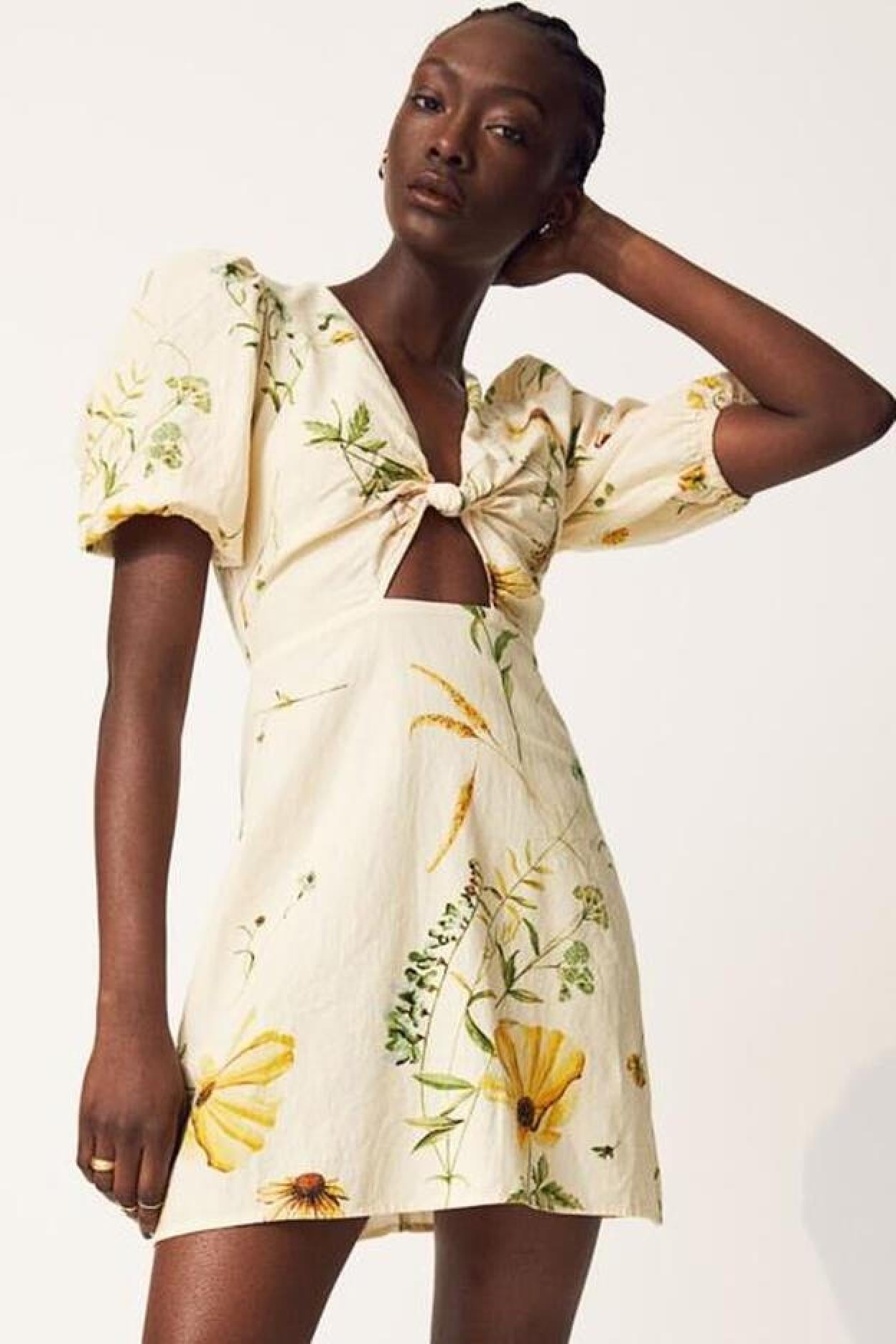 Pincha en la imagen y descubre 9 vestidos para primavera con el favorecedor escote que ha triunfado en la alfombra roja de los Oscar 2021